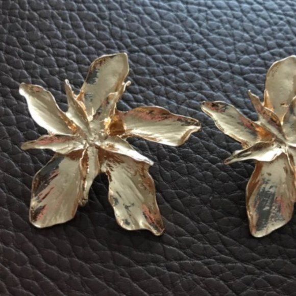 Anthropologie Gold Flower Earrings - Picture 3 of 3